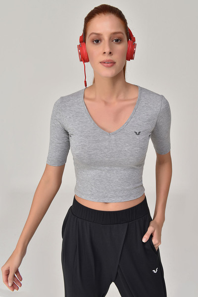 BİLCEE - Kadın Gri V Yaka Sırt Detaylı Yarım Kol Pamuklu Yoga Tişört8105