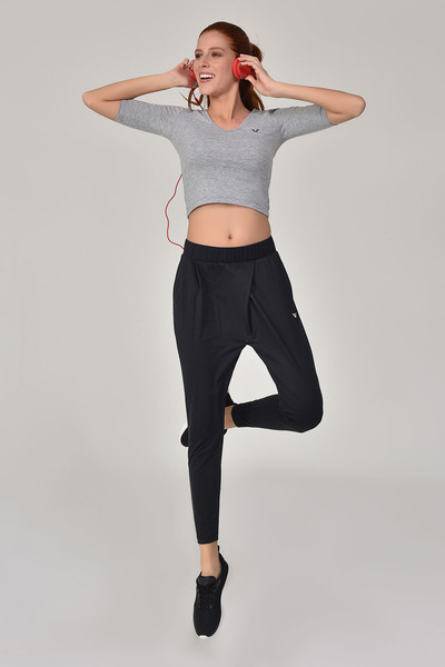 BİLCEE - Kadın Gri V Yaka Sırt Detaylı Yarım Kol Pamuklu Yoga Tişört 8105 (1)